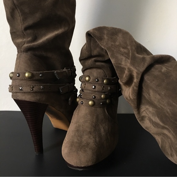 Bakers Lexie Knee High Stiletto Boots Studded Faux Suede Taupe 7.5B Platform - Picture 4 of 12